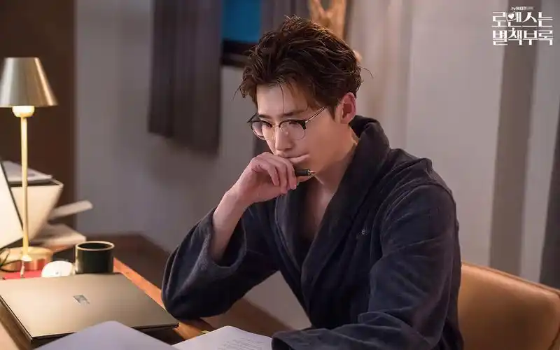 李钟硕《罗曼史是别册附录》剧照图片壁纸_日韩影视_壁纸下载_美桌网