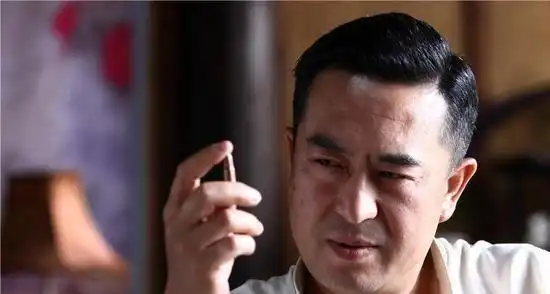 大器晚成的"老戏骨",出道19年才被认可,成功的原因竟离不开她_张嘉译