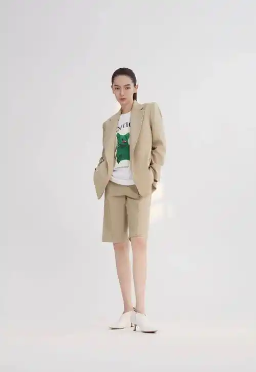 戚薇素颜写真,真好看,小鱼妥妥的爱上了这份治愈系穿搭