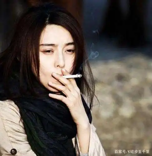 刘诗诗吸烟像"冷美人"的感觉