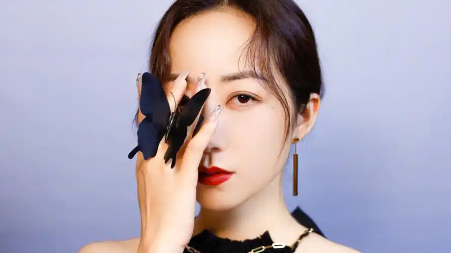 蝴蝶不知身是梦 韩雪壁纸