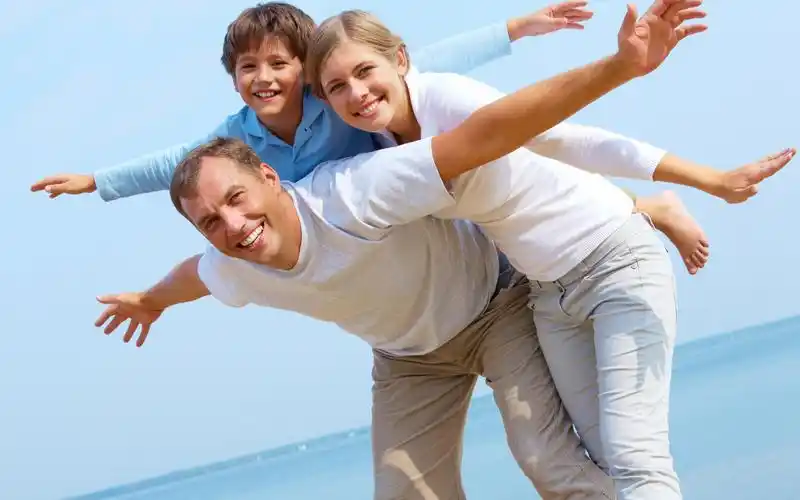 快乐家庭图片壁纸-人物壁纸-高清人物图片-第13图-娟娟壁纸