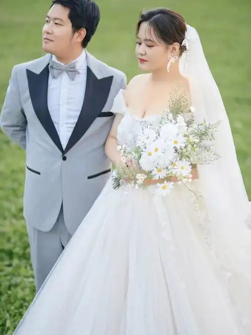 徐州拾花纪原创摄影[提及]# #胖mm婚纱  #婚纱照风格  #结婚