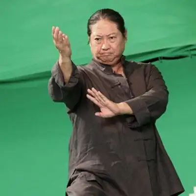 【图】洪金宝肌肉照片曝光 肥中有肌是位多才多艺的动作明星