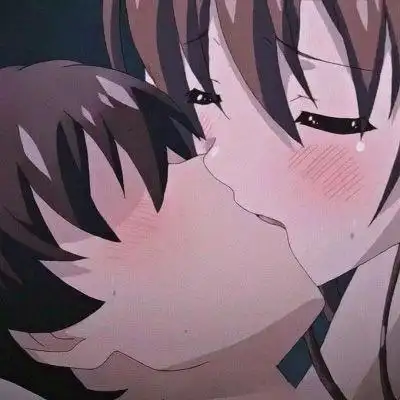 情侣亲嘴动漫头像壁咚 - 搜狗图片搜索