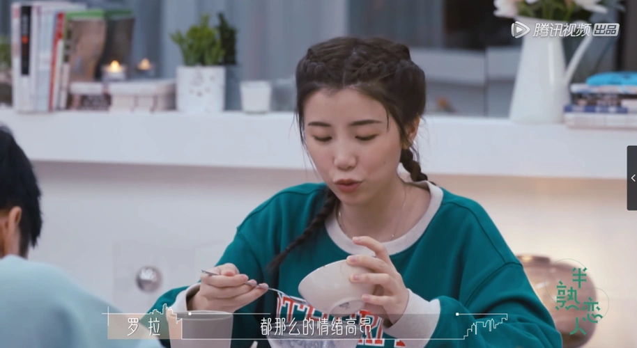 第二,罗拉不是纯素人,她把曾经参与其他节目的"经验"用错了地方.