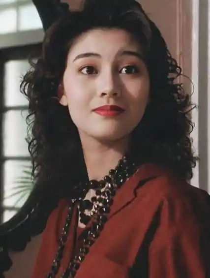 盛世美颜李嘉欣,这个皇后美得惊为天人!-度小视