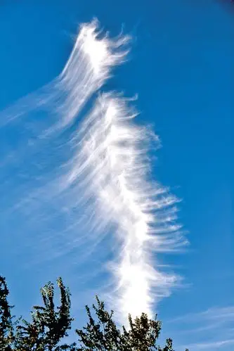 谁持白练当空舞?