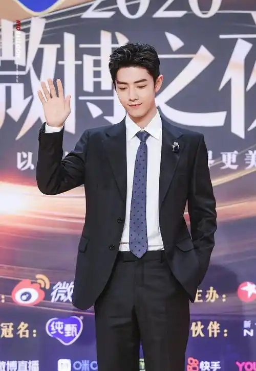 男明星的红毯都是照妖镜?