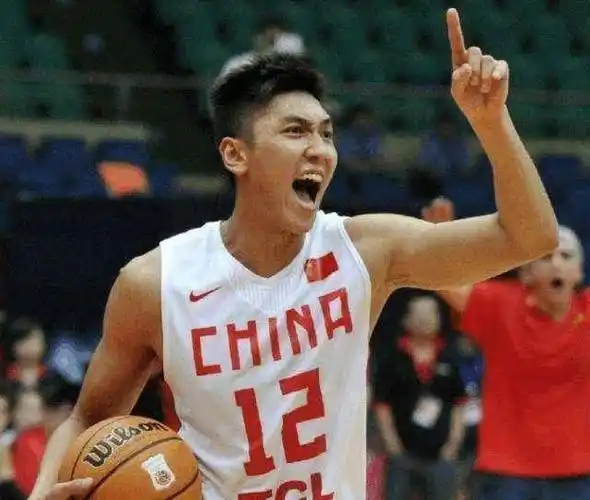 约会兽兽惹争议被男篮开除,八一篮球天才张博退役后现状如何?