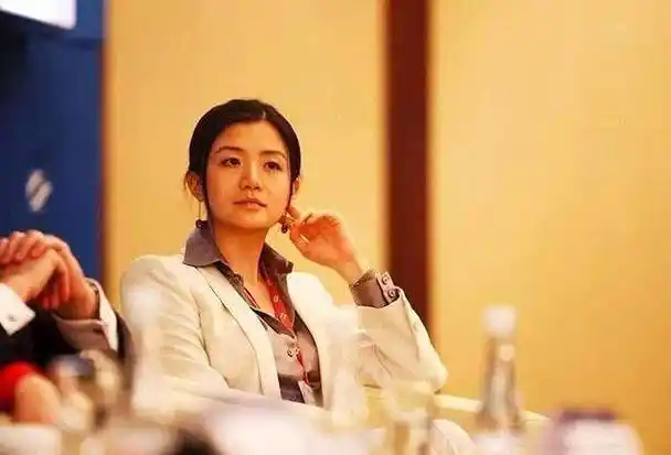 硅谷美女高管,被马云挖墙脚,马云承诺:来阿里上班,送劳斯莱斯_李颖