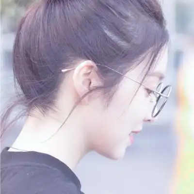 戴眼镜的微信头像女生  愿时光待你好