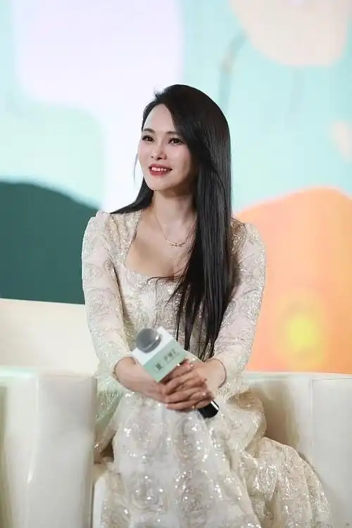 伊能静和庾澄庆离婚后转身嫁给小10岁的秦昊和婆婆处成闺蜜