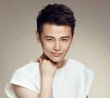 男士自己简单弄发型 阳光帅气的男生发型图片