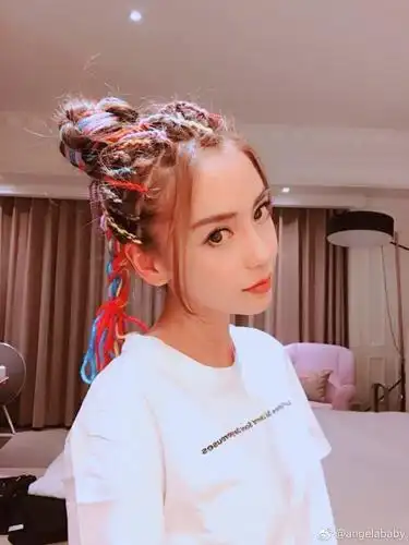 angelababy彩色脏辫夺眼球被赞元气摇滚girl