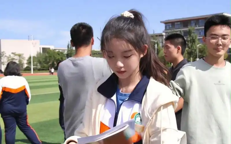 学校里和闺蜜同学打打闹闹欢乐多#高中生#深圳校服#纯情女高#高甜