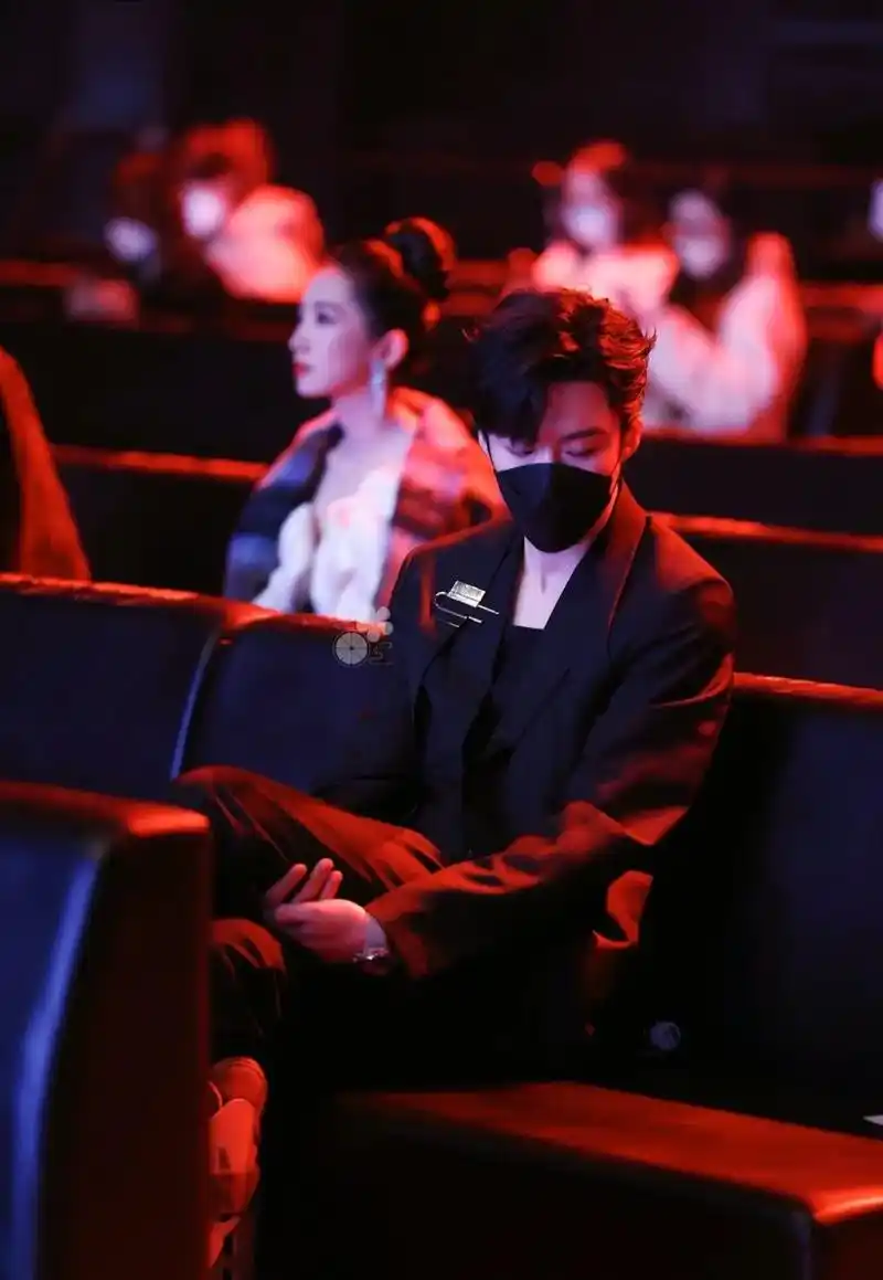 刘宇宁的图片喜欢话可以下载或者保存都可以 - 抖音