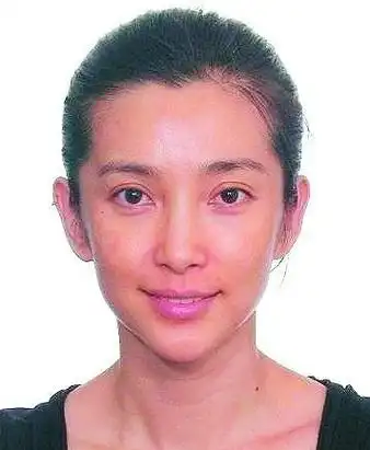 刘诗诗土气杨幂肿脸谢娜无灵气 明星证件照曝光(图)