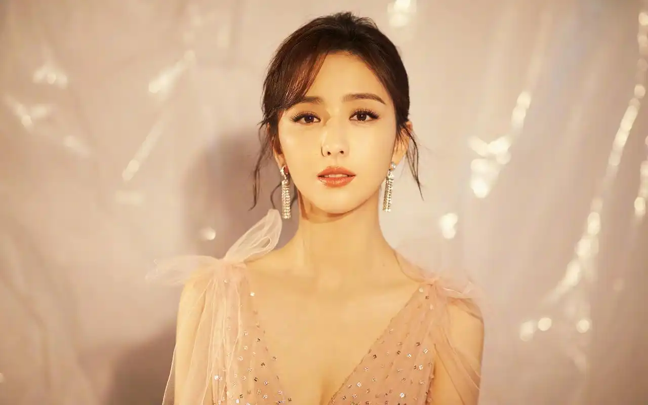 佟丽娅浪漫性感高清桌面壁纸