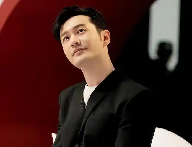 黄晓明路人照曝光身形巨变认不出网友难怪工作人员不让拍