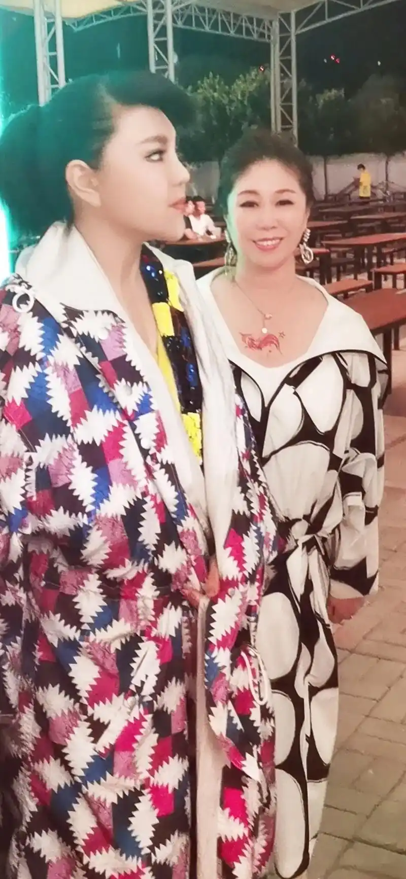 发一张我和乌兰图雅的照片 - 抖音