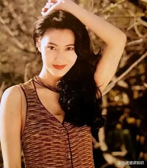 54岁李嘉欣近照认不出!盛世容颜不再,脸部皱纹明显气质依然过人