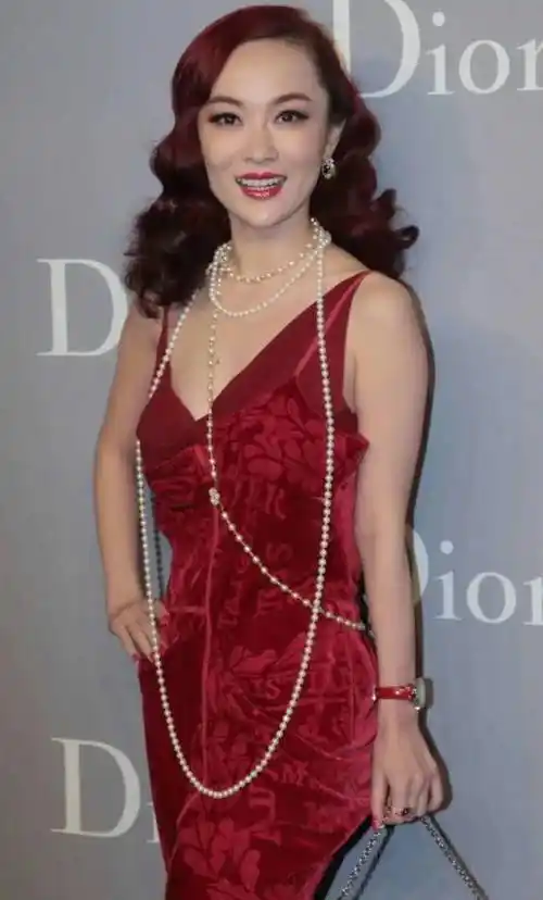 霍思燕上演复古女郎!