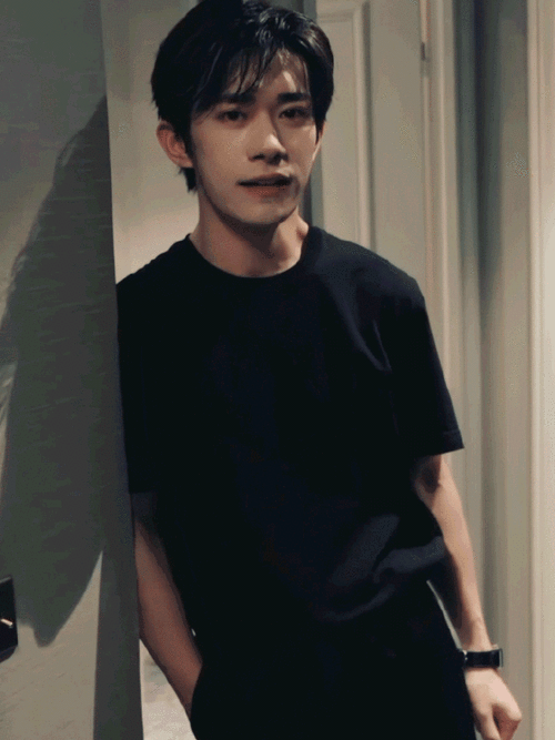 易烊千玺上场前的幕后花絮##golden goose品牌全球代言人易烊千玺