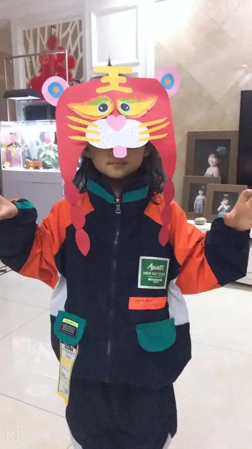 焦东路小学二年级美术——虎虎生威的虎头饰作业展