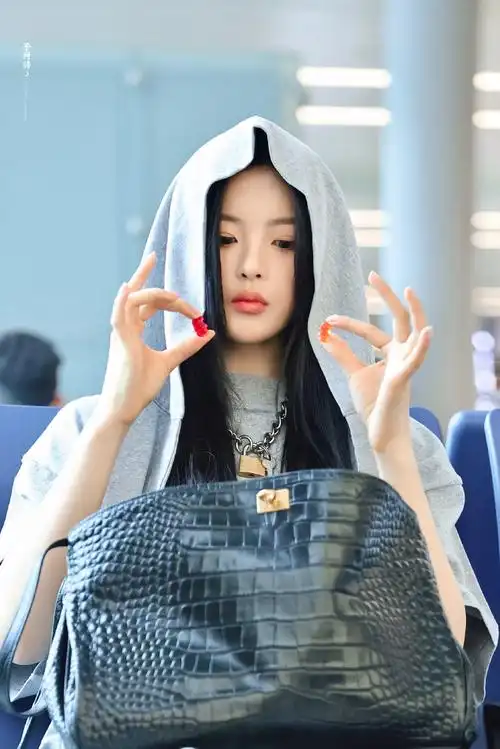 杨超越巴黎世家