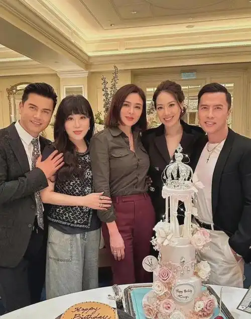 62岁关之琳与69岁吕良伟豪宅内聚餐真是越穿越年轻美丽又帅气