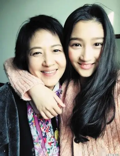 《好先生》剧照. 关晓彤和妈妈.