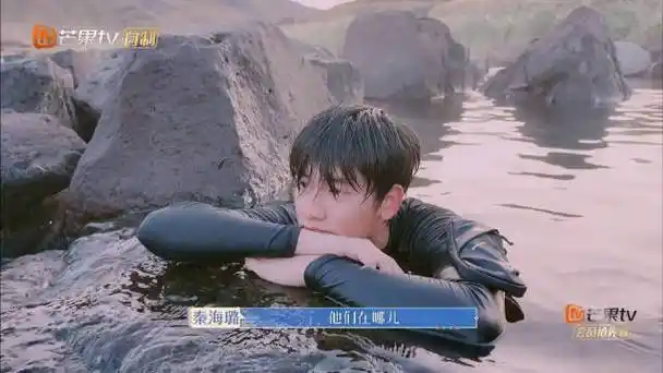 胡先煦果然是年轻又貌美,泡温泉这个镜头给我美到了#花儿与少年#资深