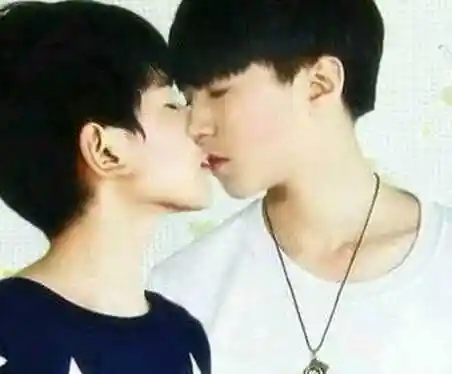 图王俊凯老婆吻照曝光与王源接吻震惊粉丝