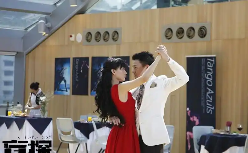 盲探高圆圆成天王女神 跳舞踩伤刘德华脚趾