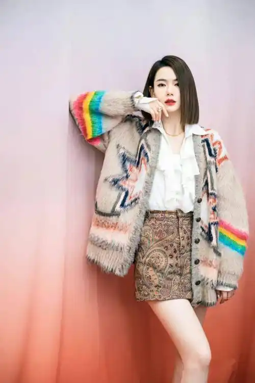 戚薇的时髦穿搭,没怀孕都想学!_衣服_裙子_颜色