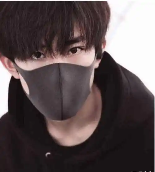 有种"神颜"叫易烊千玺戴口罩,本以为会很普通,谁知帅出新高度!