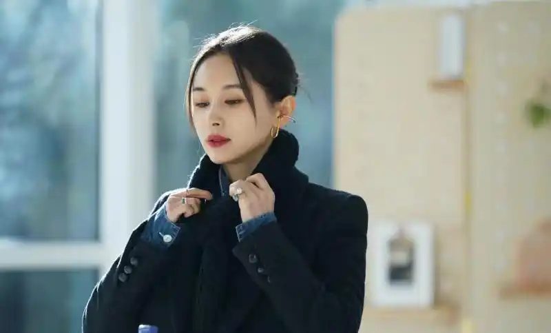 王子文怦然再心动酷飒look出征约会秘密武器是增高鞋垫