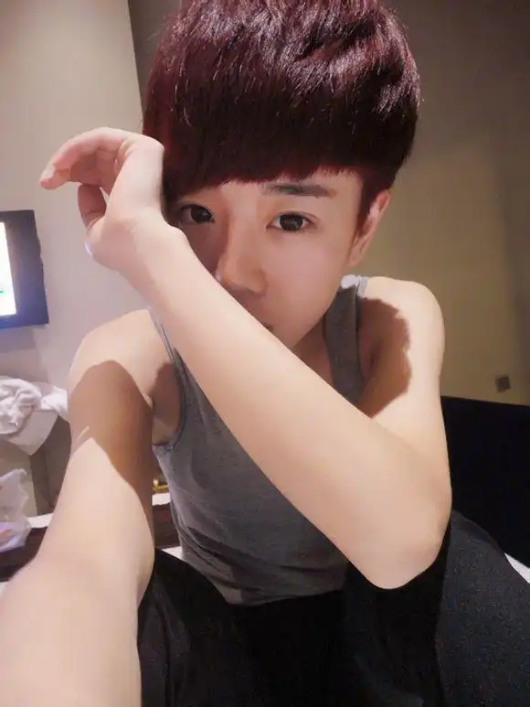 2014年最新非主流帅气90后男生大图素材