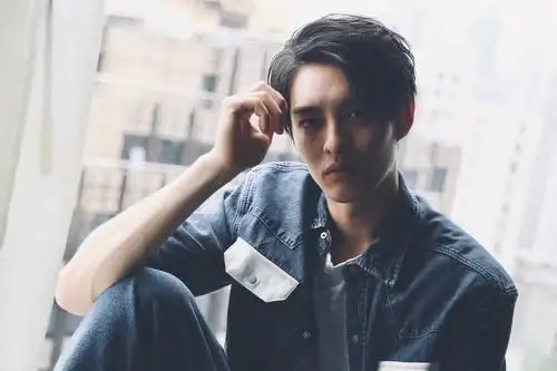 曹佑宁化身牛仔型男 "滤镜系"男友撩力满格 -- 眼界,放眼世界