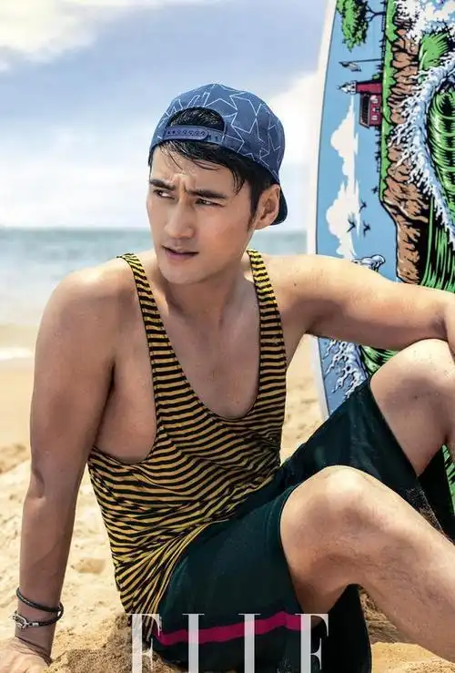 张歆艺身材有料,眼神勾人.袁弘,张歆艺在沙滩上牵手.