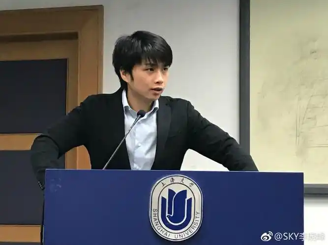 张韶涵7年绯闻男友李晓峰疑似公开恋情,冰箱秀恩爱,这狗粮厉害