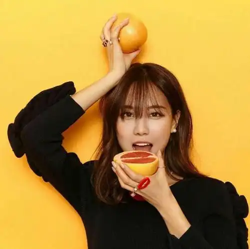 原创练习生出道的王霏霏,穿衣风格可御可清纯,唱功扎实难怪会火