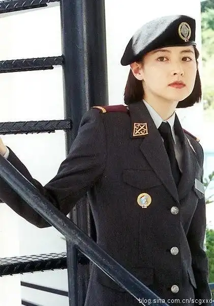 是军装,不是警服呵.