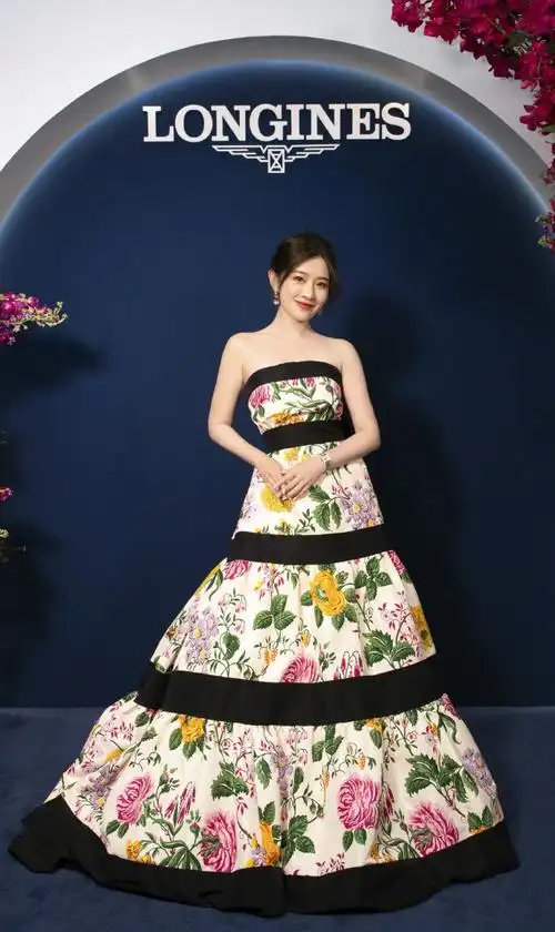 大表姐詹尼佛·劳伦斯与韩国女明星裴秀智suzy一同出席了@浪琴表mini