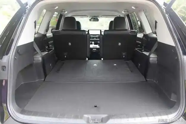 街拍全新丰田"超级汉兰达",7座布局,空间大增