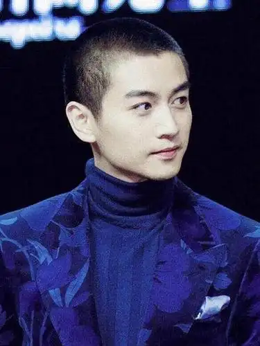 寸板头才是男星的"照妖镜"!陈晓帅气十足,蔡徐坤秒变大猛男