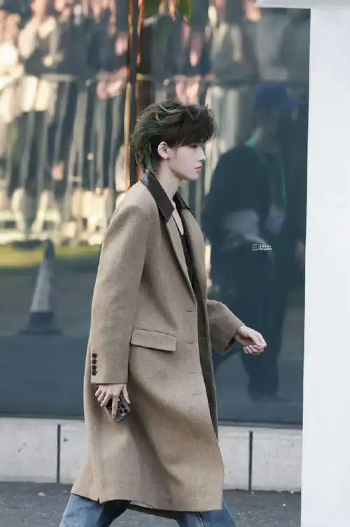 宋亚轩绿色挑染卷发造型##宋亚轩绿色挑染发型