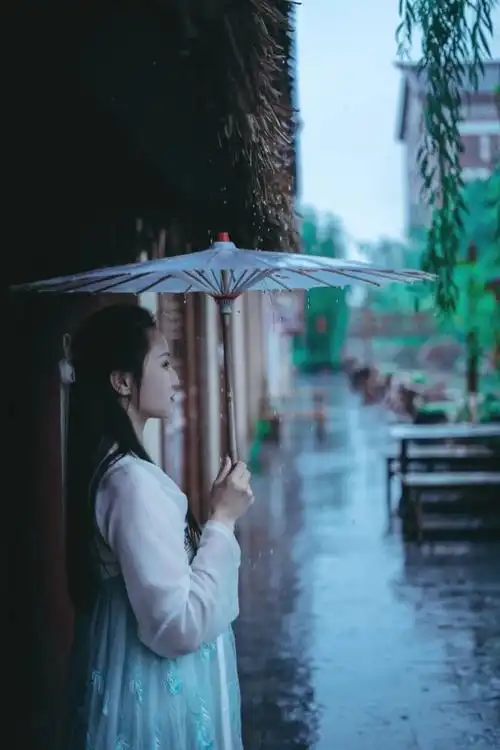 近日正是多雨的时节赶快来水城·三国小镇赏烟雨江南的美景吧~等你哟