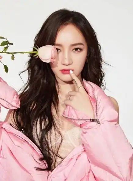 孟佳晒照公布恋情,孟佳个人资料男朋友身份遭扒不简单